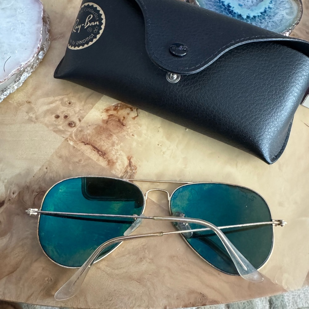 Ray-Ban Gold Aviator Sunglasses with Black Case - Picture 3 of 7